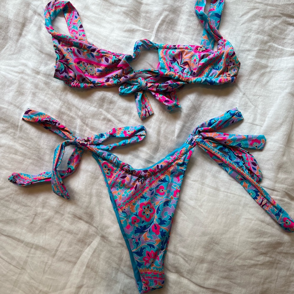 Frankies Bikinis Set